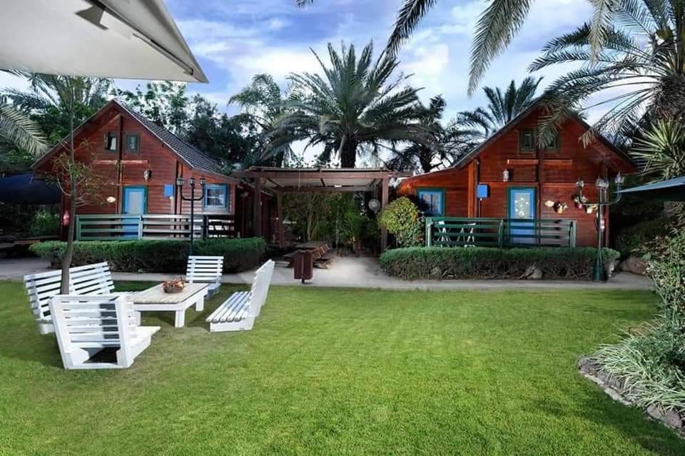 Family Cabin Menaẖemya Zewnętrze zdjęcie